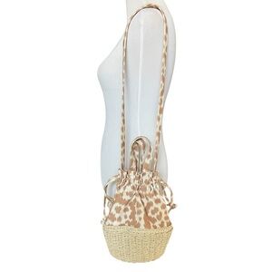 NWOT Aerie straw bottom bucket bag